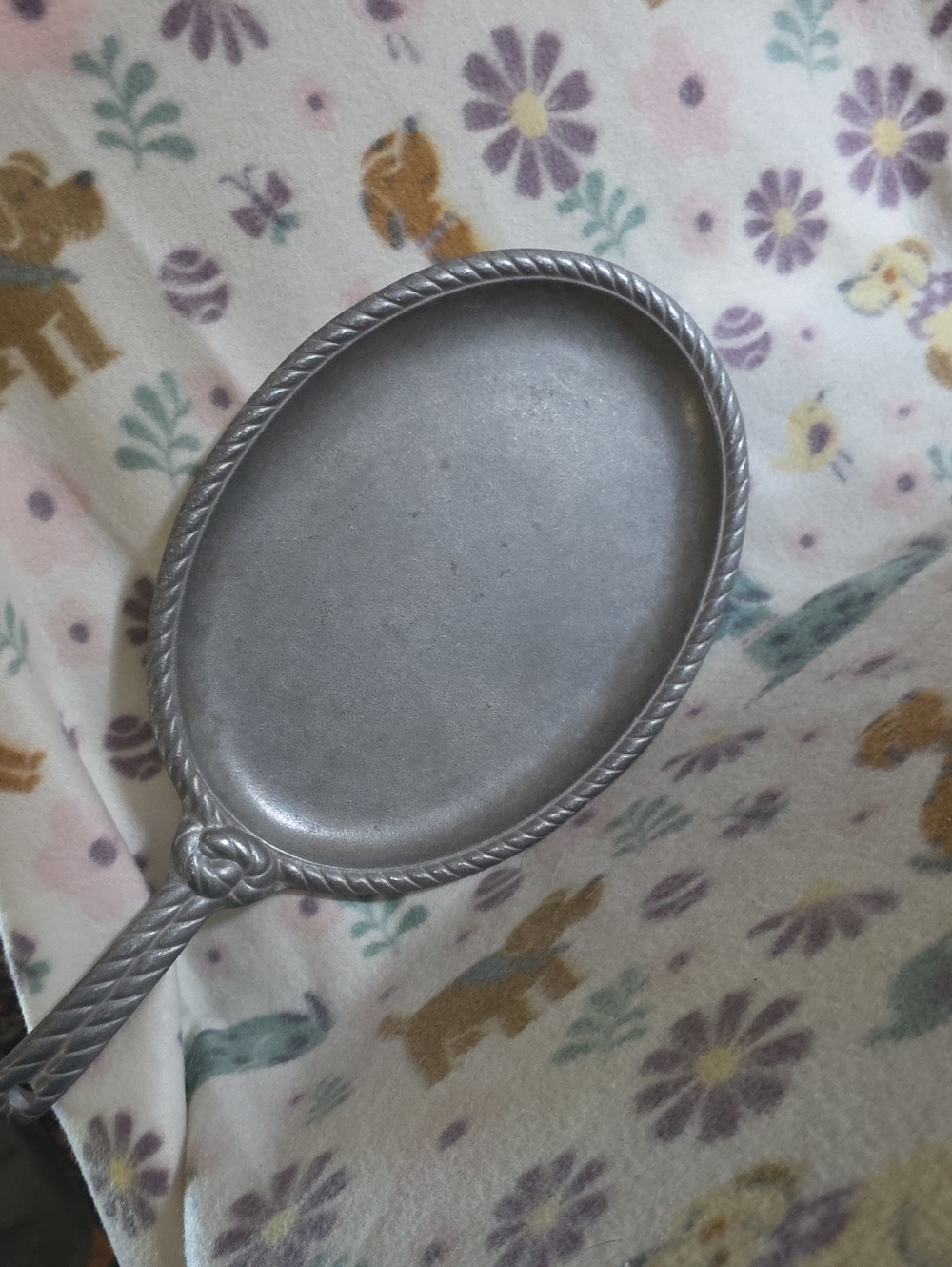 Wilton Armetale Gourmet Grillware 15" Sizzle Platter with a rope-edge border.